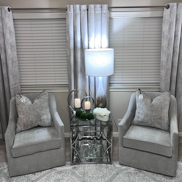 1-NWT CALLISTO HOME VELVET WEAVE DESIGN DECORATIVE
THROW PILLOWS - Picture 3 of 17